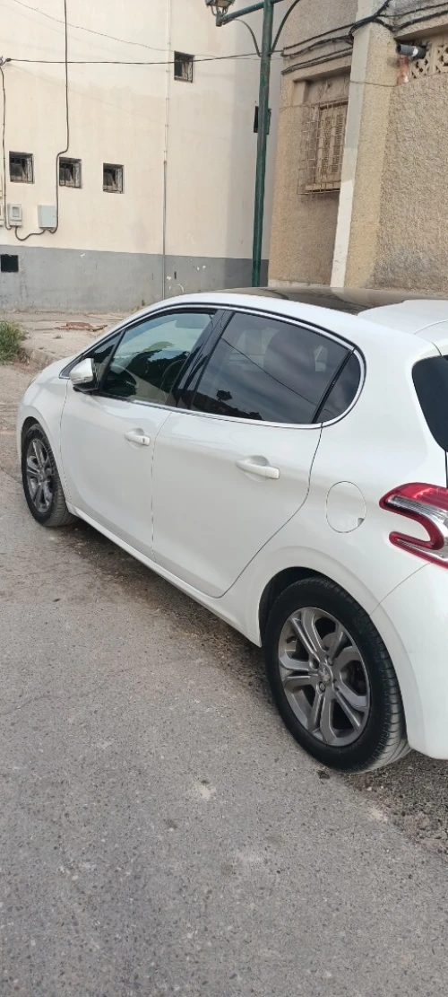 Peugeot 208 2015 Allure