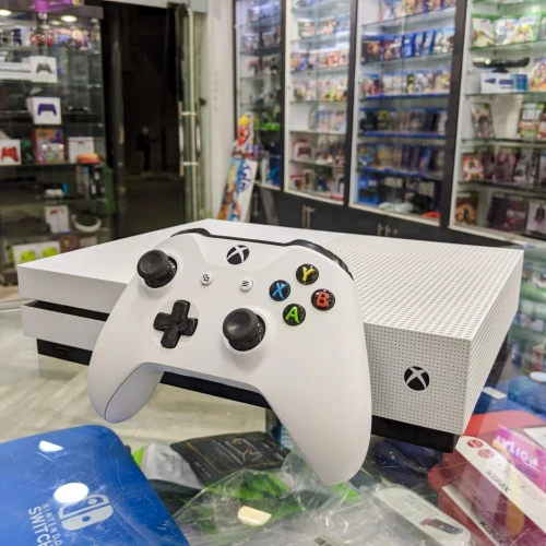 XBOX ONE S 500GB / 1TB