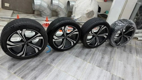 4 Jantes audi Q3 neuf avec pneus Bridgestone