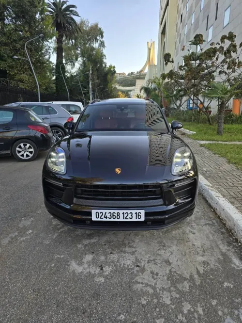 Porsche Macan 2023 Edition black