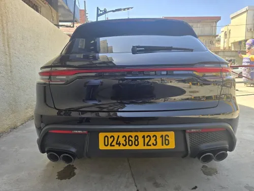Porsche Macan 2023 Edition black