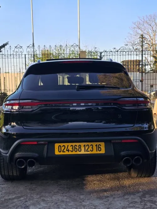 Porsche Macan 2023 Edition black