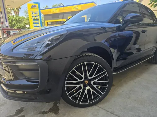 Porsche Macan 2023 Edition black