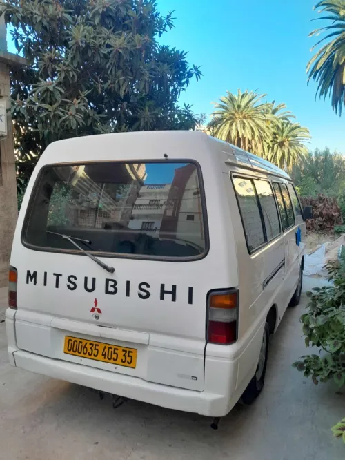 Mitsubishi L300 2005