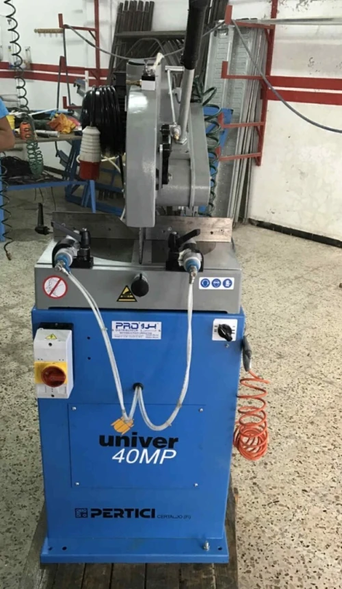 atelier de menuiserie d'aluminium et PVC