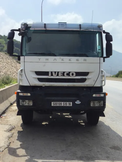 IVECO TRAKKER 420 2010