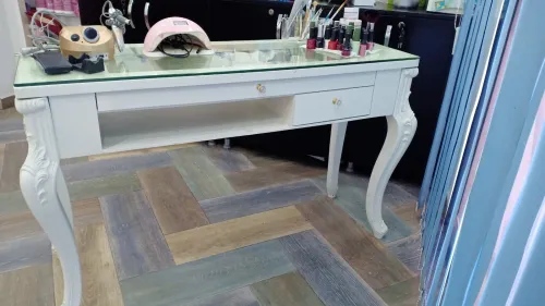 Table pour onglerie 
