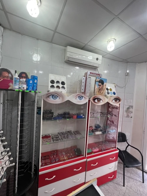 بيع كامل تجهيزات محل نظارات