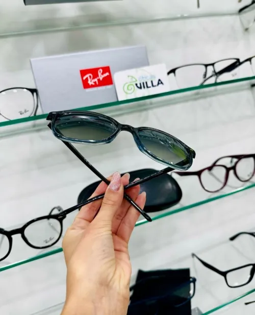 Lunette ray ban original avec tt les accessoires taille 55 