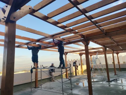 Pergolas et décoration en bois naturel et composite (wpc)