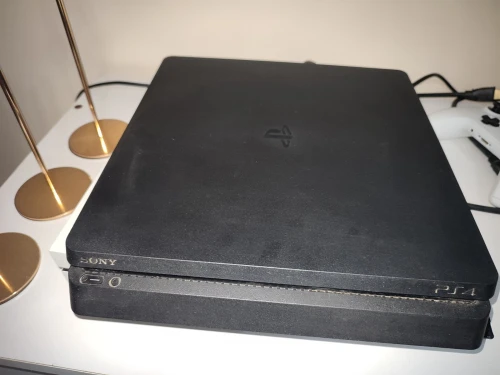 Ps4 slim flaché