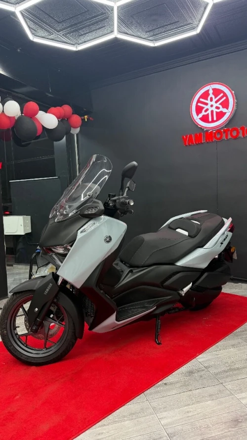 Yamaha Xmax 300 2025