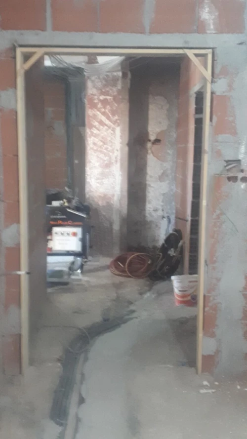 Travaux de finition avec plâtre projeté à la machine