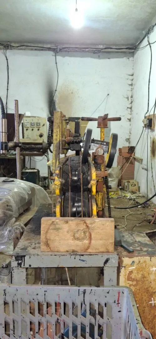 Machine extrusions doubles vices