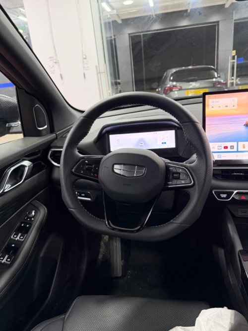 Geely Coolray 2025 
