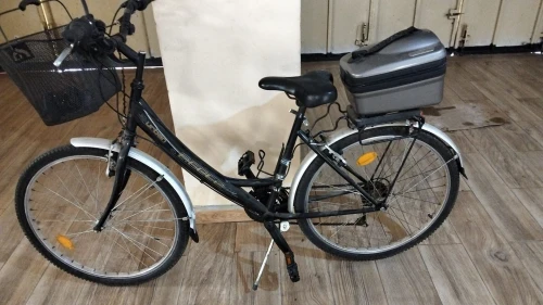 Vélo de ville en bon état ,idéal pour déplacement quotidiens courses ou balades . Espagne