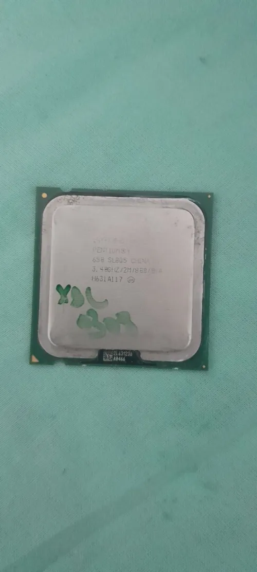 Intel pentium 4 650 (3.40Ghz) avec ventilateur et une sink