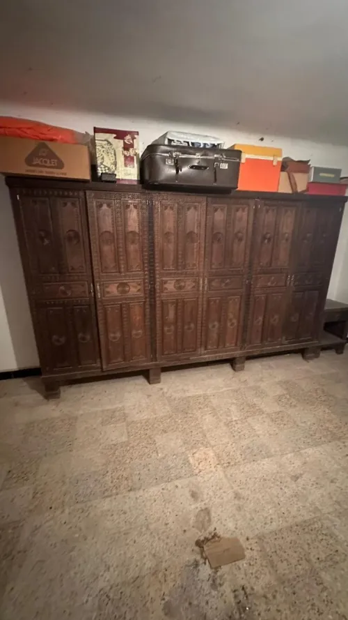 Armoire et accessoires acajou style berbère 