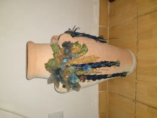 une djar  décorés avec les rere fleurs seche du moyens orion 