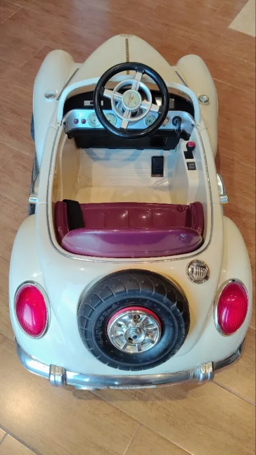 A vendre voiture électrique télécommandée enfant (moin de 30kg)