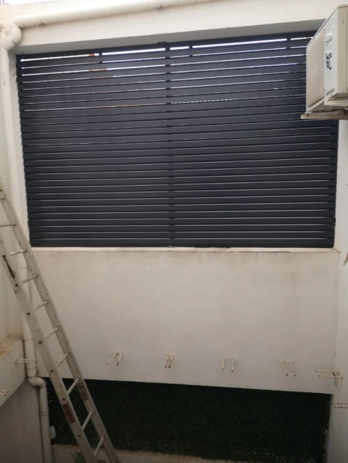 Brise vue en aluminium pour balcon ou clôture 