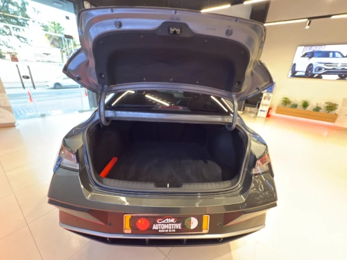 Hyundai Elantra 2025 luxury