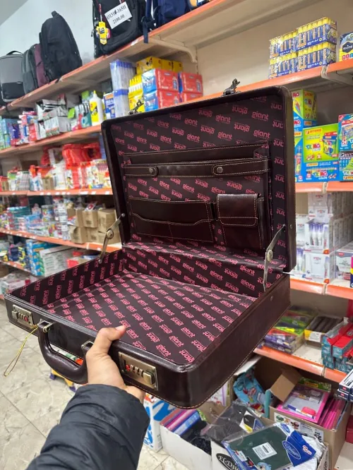 Valise deplomatique حقيبة دبلوماسية