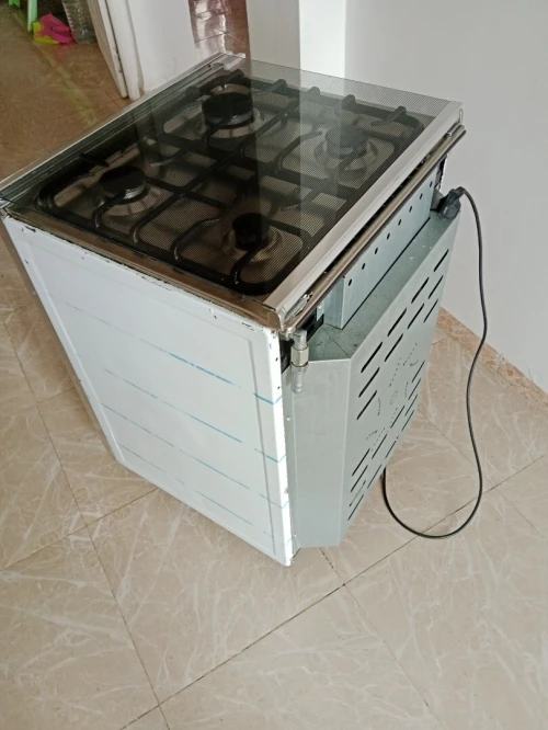 Cuisinier 4 feu plus Four ventilé