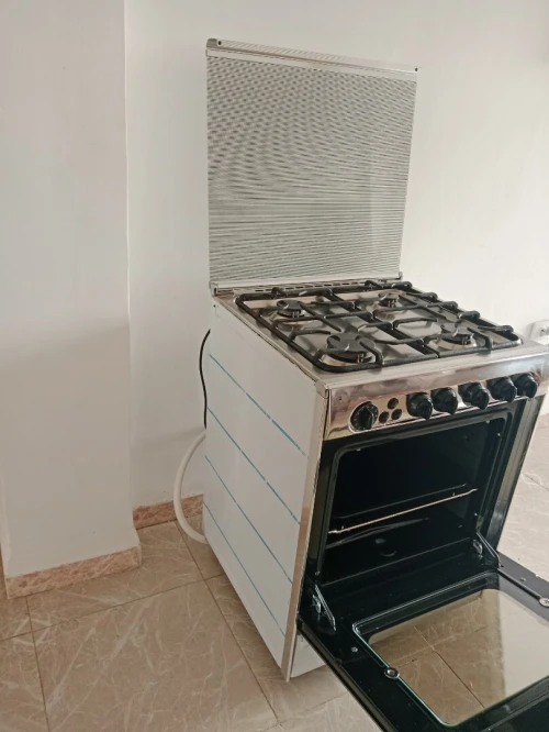 Cuisinier 4 feu plus Four ventilé