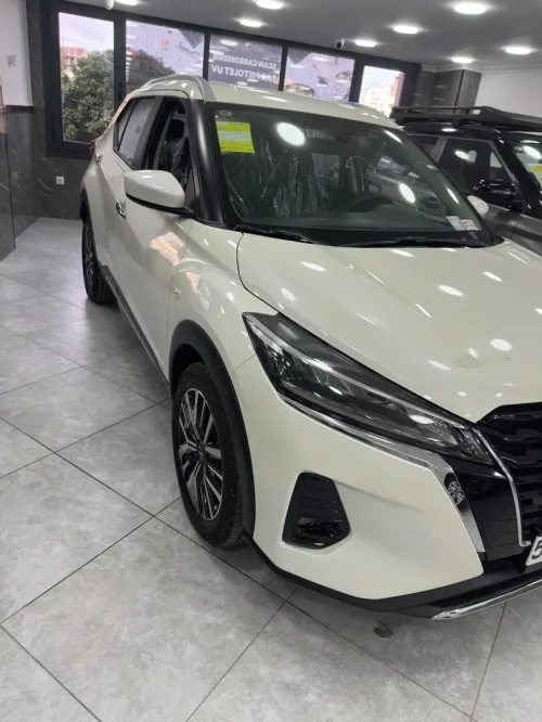 Nissan KICKS 2025 
