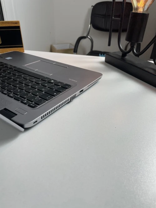 HP Élitebook 840 G3 i5-6eme / 8GB / 256gb ssd / 14"