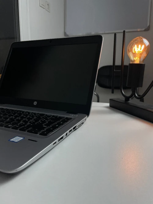HP Élitebook 840 G3 i5-6eme / 8GB / 256gb ssd / 14"