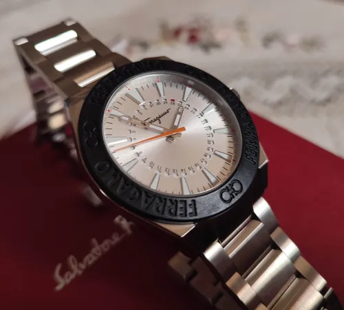 Montre Salvatore Ferragamo 