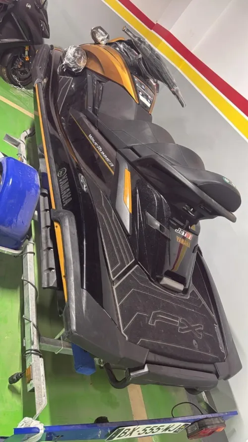 Jet ski
