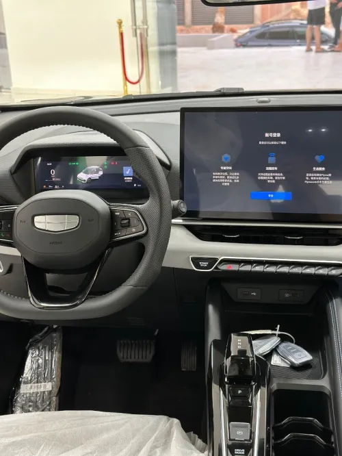 Geely Coolray 2025 Gf+