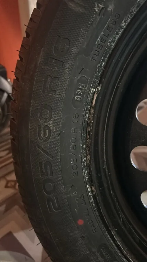 Pneu michelin avec jante