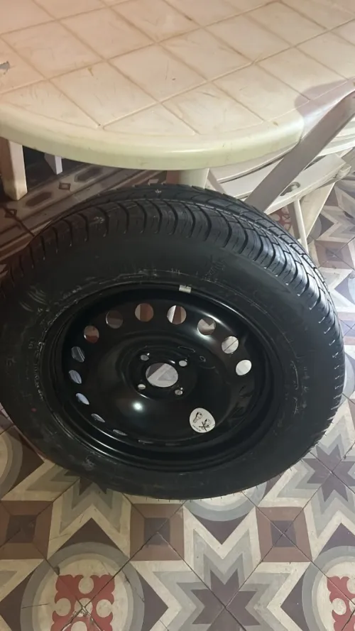Pneu michelin avec jante