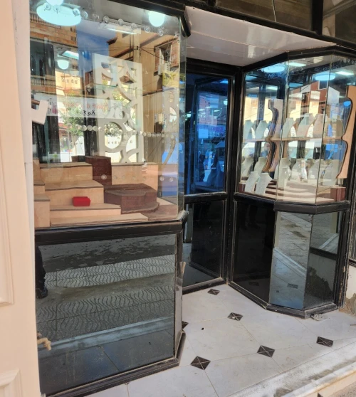 Vitrine et comptoir 