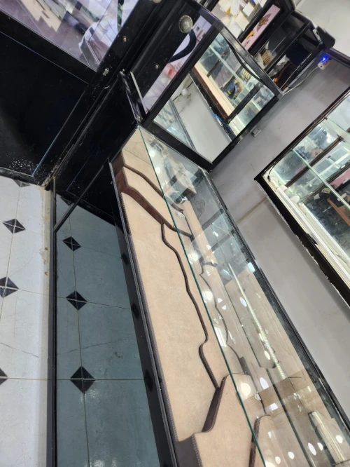 Vitrine et comptoir 