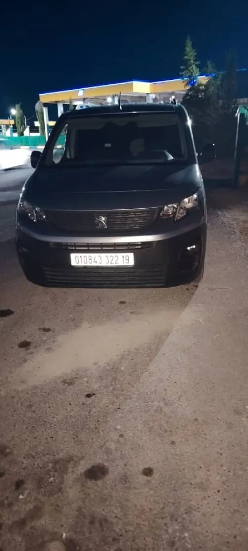Peugeot K9 2022 3 places