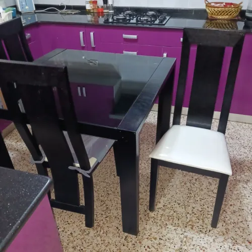 Table de cuisine carrée