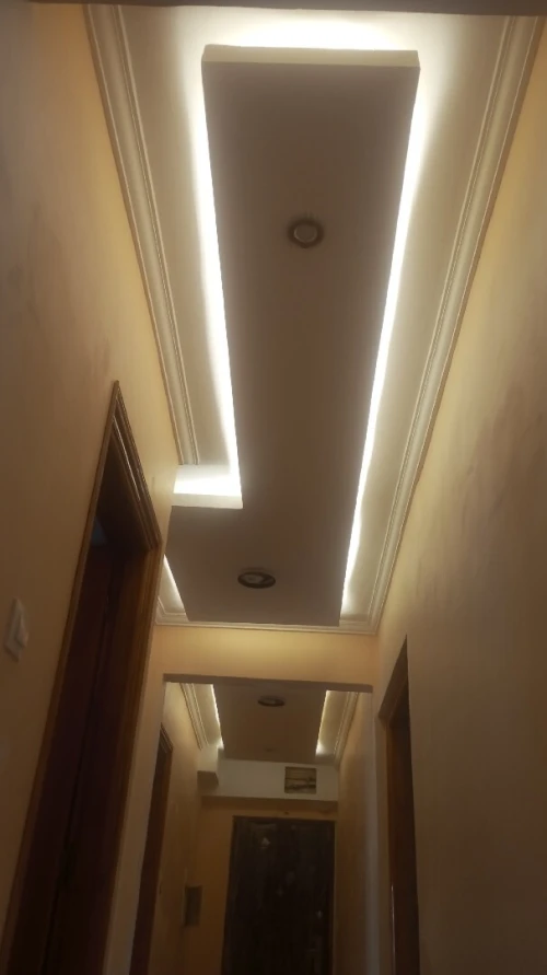 Nous vous proposons des services professionnels dans le domaine de :  Placoplatre  Peinture moderne et classique  Décoration intérieure (plafonds, murs, design moderne
