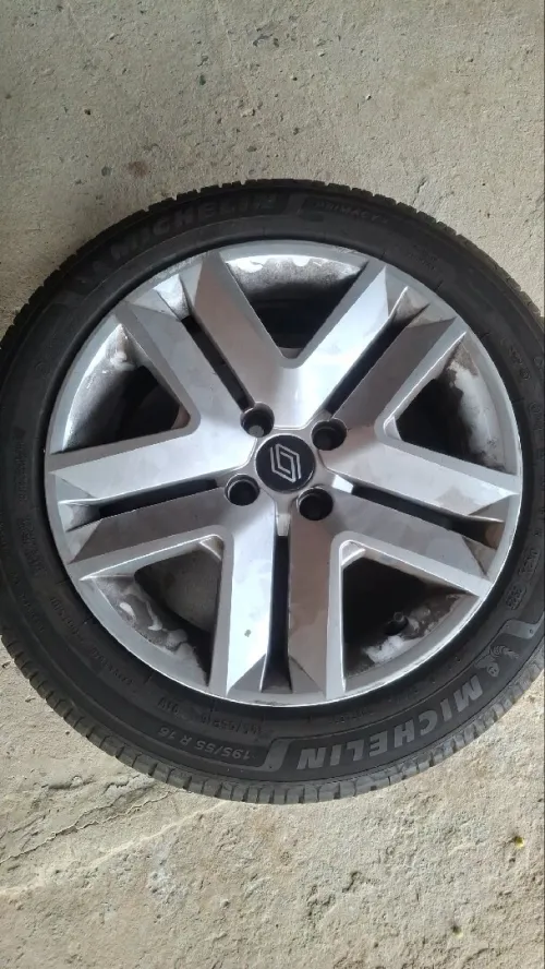 4jantes avec les pneus de clio5 jded 195/55/16