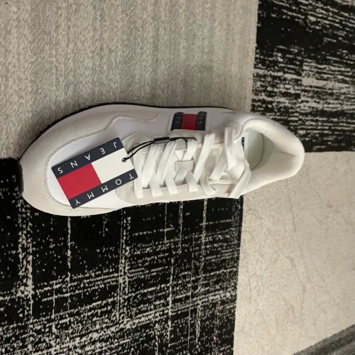 TOMMY JEANS