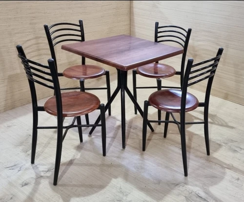 table de cuisine ouedkniss  tolix   بلاستك طاولات و كرسي