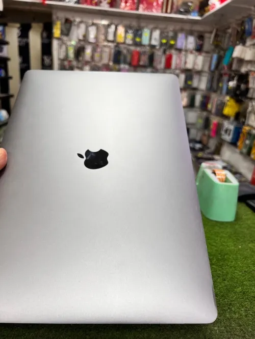 MACBOOK PRO TOUCHBAR 2018 15.6 POUCES - INTEL 8EME GENERATION CORE 17-8850H 2.2GHz - AMD RADEON PRO 555X GDDR5 4GB - 512GB SSD - 16GB RAM