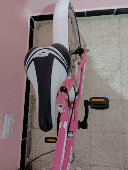 Un très beau vélo pour filles de marque française 21 pouces 