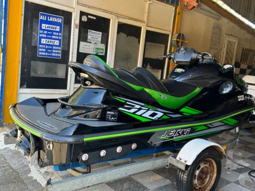 Jet ski