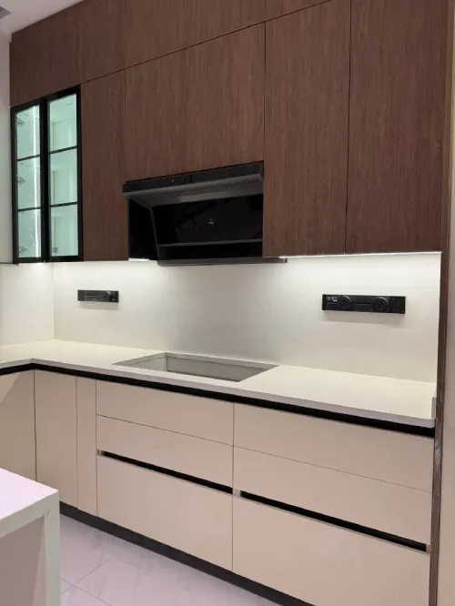 Cuisine équipée moderne en MDF