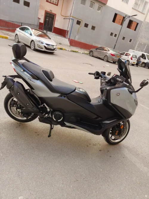 Yamaha Tmax 2025